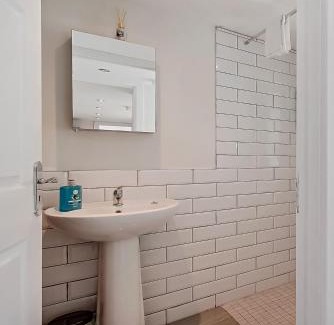 Londonderry Villa | Carlisle Lodge 'Sleeping 6 guests'
