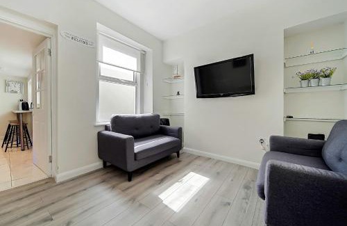 Londonderry Villa | Carlisle Lodge 'Sleeping 6 guests'