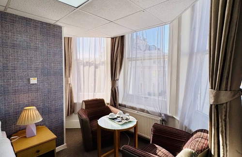 Eastbourne Seafront Hotel | Carlton Courth Hotel Eastbourne