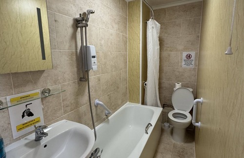 Eastbourne Seafront Hotel | Carlton Courth Hotel Eastbourne