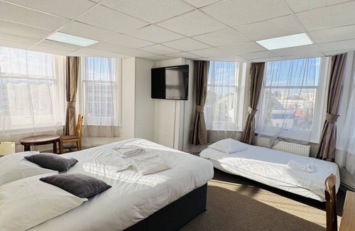 Eastbourne Seafront Hotel | Carlton Courth Hotel Eastbourne