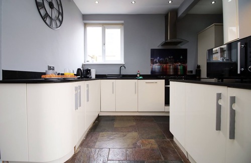 Newport House | Carlton Grove by Tŷ SA