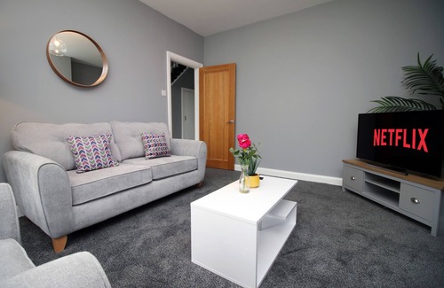 Newport House | Carlton Grove by Tŷ SA