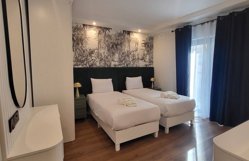 Tower Road Hotel | Carlton Hotel