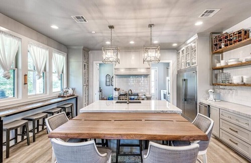 Eufaula House | Carlton Landing. Large lakeview family home. Close to pool, pickleball & tennis!