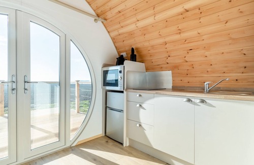 Mappleton Cottage | CARLTON MANOR POD 4, family friendly, with a garden in Aldbrough