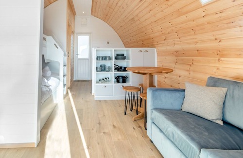Mappleton Cottage | CARLTON MANOR POD 4, family friendly, with a garden in Aldbrough