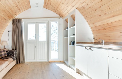 Mappleton Cottage | CARLTON MANOR POD 9, family friendly, with a garden in Aldbrough