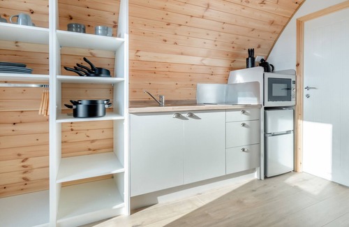 Mappleton Cottage | CARLTON MANOR POD 9, family friendly, with a garden in Aldbrough