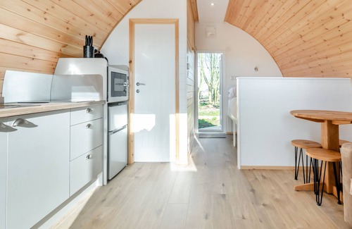 Mappleton Cottage | CARLTON MANOR POD 9, family friendly, with a garden in Aldbrough