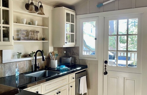 Northeast Carmel House | Carmel-by-the-Sea Cottage-Great Walking Location