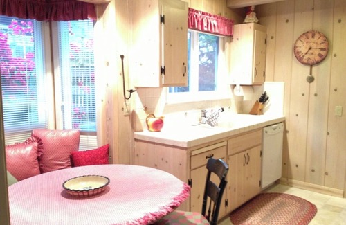 Hatton Fields Cottage | Carmel charmer! Short, 10 min. walk to town center. Close to trail to Mission.