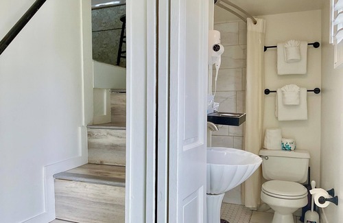 Golden Rectangle House | Carmel Green Lantern Inn