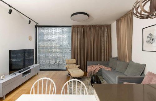 Tel Aviv City Center Apartment | Carmel Market Deluxe - Heart of Nahalat Binyamin, 5m to Beach, Sea View Balcony