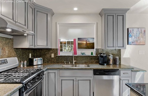 Northeast Carmel House | Carmel Nirvana: Close to Shops Restaurants Golf Beach