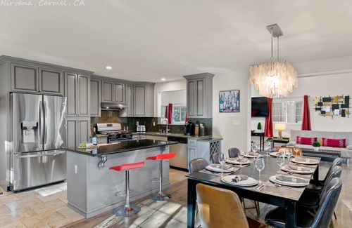 Northeast Carmel House | Carmel Nirvana: Close to Shops Restaurants Golf Beach