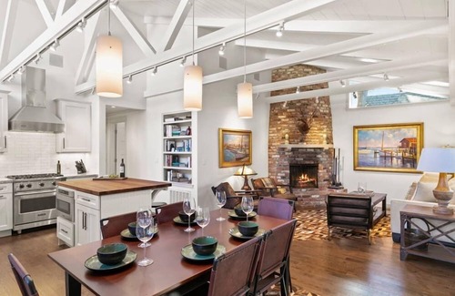 Northeast Carmel House | Carmel's Wy Knot: Beautiful remodel in Carmel-by-the-Sea!