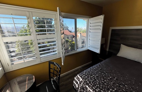 Northwest Carmel Hotel | Carmel Wayfarer Inn