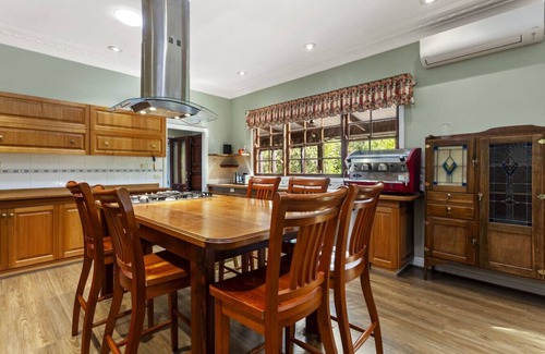 Wentworth Falls House | Carmelia-Garden View Haven for Families & Friends
