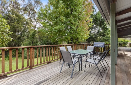 Wentworth Falls House | Carmelia-Garden View Haven for Families & Friends
