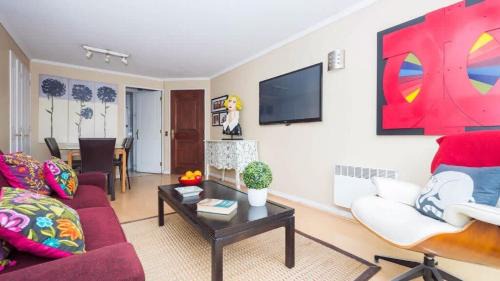 El Golf Apartment | Carmencita St - Classic 1 Bedroom Apartment in El Golf