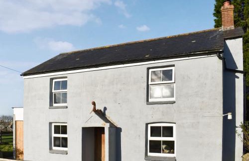 Stenalees House | Carneggo