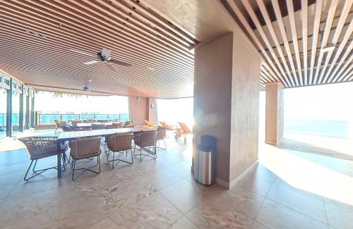 Gelang Patah Apartment | Carnelian Tower Hotel at ForestCity 4104 with WIFI