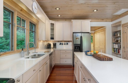 Laurel Ridge House | Carolina Blue | Pet Friendly, Deck, Treetop Views
