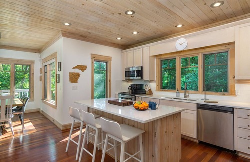 Laurel Ridge House | Carolina Blue | Pet Friendly, Deck, Treetop Views