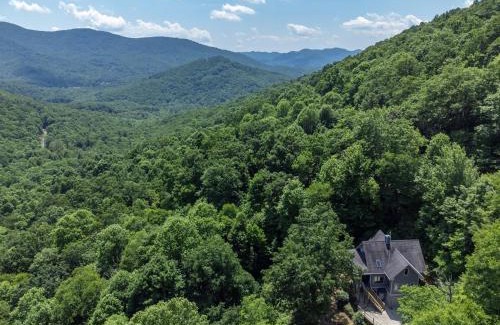 Laurel Ridge House | Carolina Blue Pet Friendly, Deck, Treetop Views