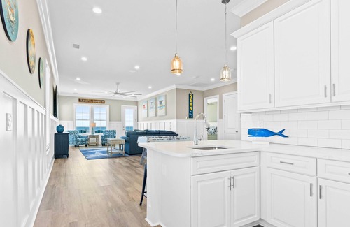 Crescent Beach House | Carolina Breeze 8BR Luxury Vacation Home