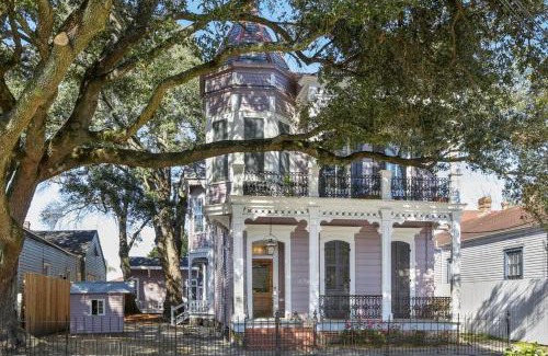 Faubourg Livaudais Apartment | Carondelet House - 1886 Garden District Manse