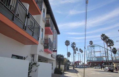 Westside Santa Cruz Hotel | Carousel Beach Inn