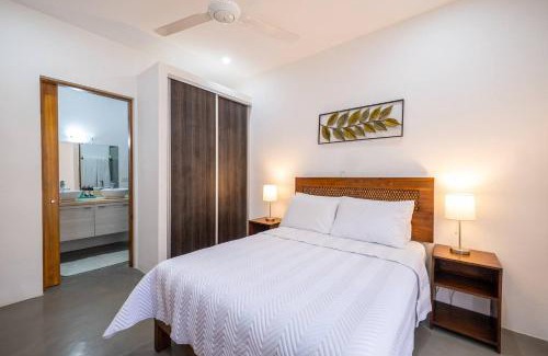 Jaco Apartment | Carport Strong Wifi Vaulted Ceilings