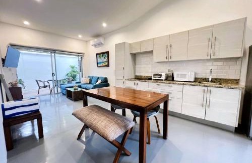 Jaco Apartment | Carport Strong Wifi Vaulted Ceilings