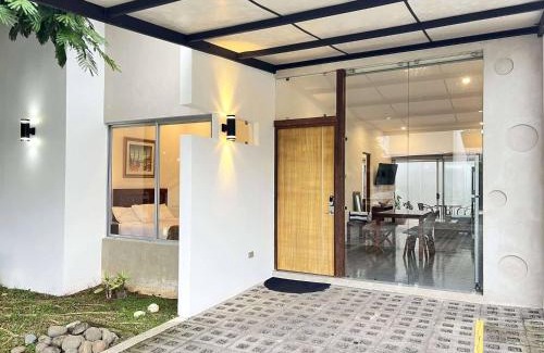 Jaco Apartment | Carport Strong Wifi Vaulted Ceilings