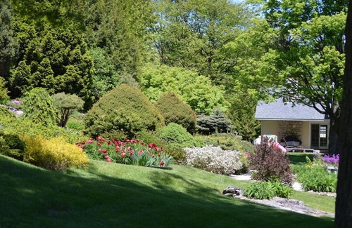 Baileys Harbor House | Carraig Mor Cottage - Beautiful House, Amazing Garden, Downtown Baileys Harbor