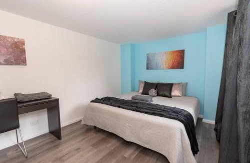 Carramar House | Carramar Studio King Bed Private Rm 1min to Station