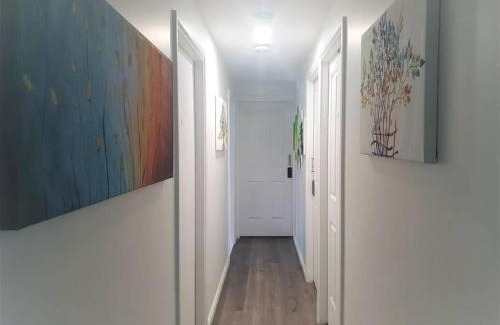 Carramar House | Carramar Studio King Bed Private Rm 1min to Station