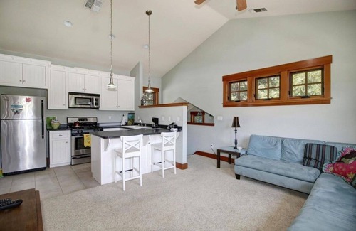 Davis House | Carriage House in Downtown Davis