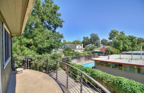 Davis House | Carriage House in Downtown Davis
