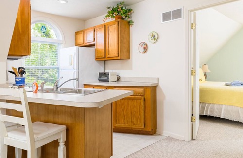 South Haven House | Carriage House | Intimate Retreat with Private Lake Access | Outdoor Grill