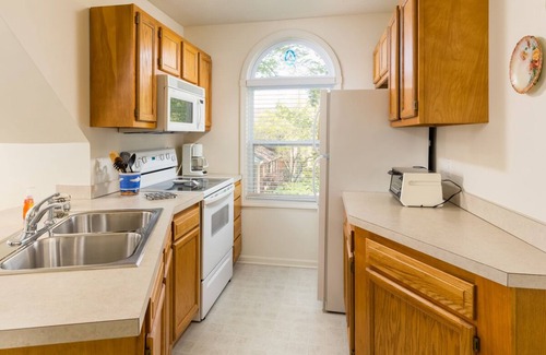 South Haven House | Carriage House | Intimate Retreat with Private Lake Access | Outdoor Grill
