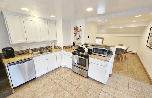 Stowe Village Historic District Apartment | Carriage House on Stowe Main St - Walk Everywhere