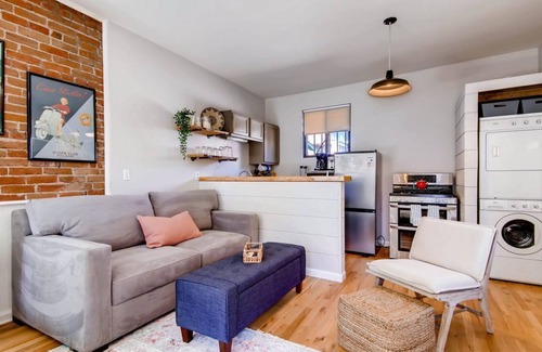 West Highland House | Carriage House Studio- West Highlands - Walk to Restaurants/bars!