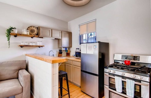 West Highland House | Carriage House Studio- West Highlands - Walk to Restaurants/bars!