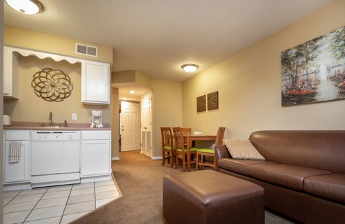 Branson Apartment | Carriage Place