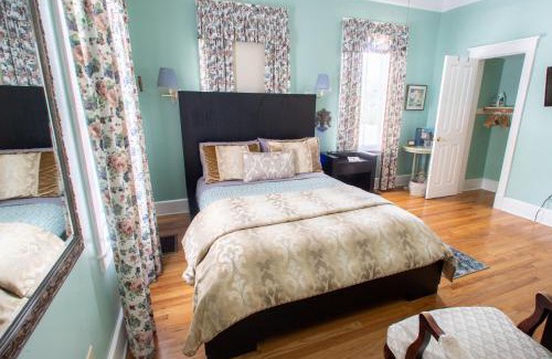 Downtown Historic District Bed & Breakfast | Carriage Way Centennial House - Adult Only- Saint Augustine