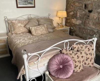 Newry House | Carrick Cottage - Mourne Mountains