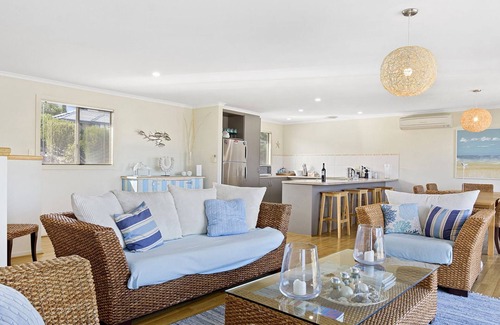 Carrickalinga House | Carrie'd Away - 9 Dorset Court